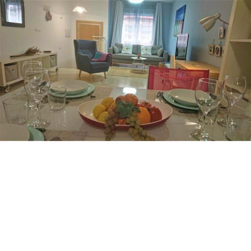Apartment with private patio-BEACH 10 mins walk AC