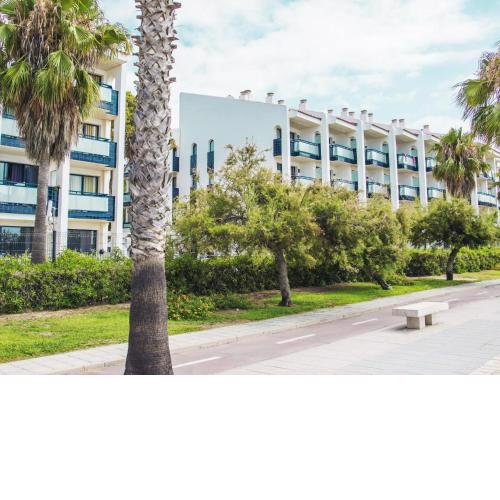 Apartment with terrace and air conditioning near the beach