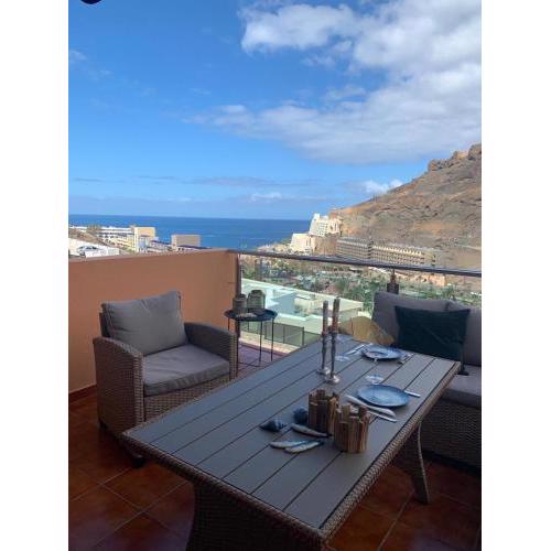 Apartment with views of sea and mountains