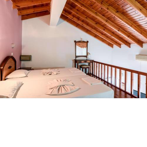 APARTMENT3 50metres from THE sea 'NEW LISTING'