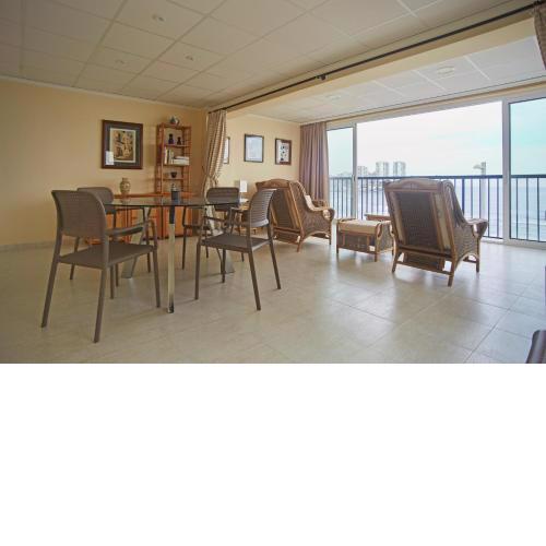 ApartUP Acapulco Beachfront Views