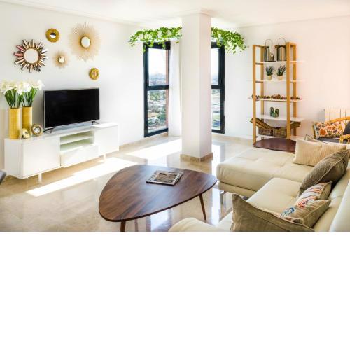 ApartUP Levante Skyline