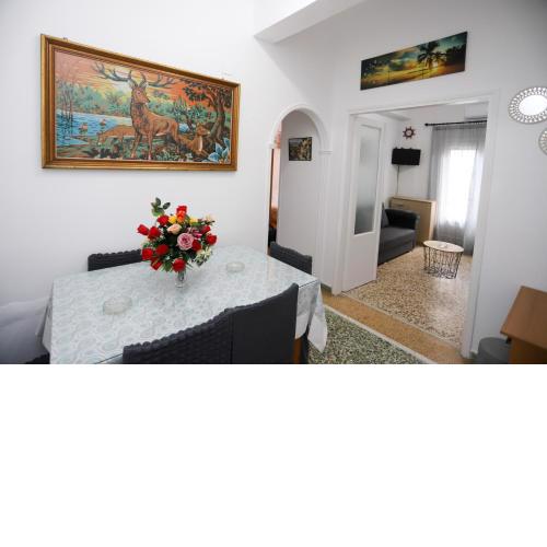 Aphrodite Apt Corfu Town by GuestCorfu