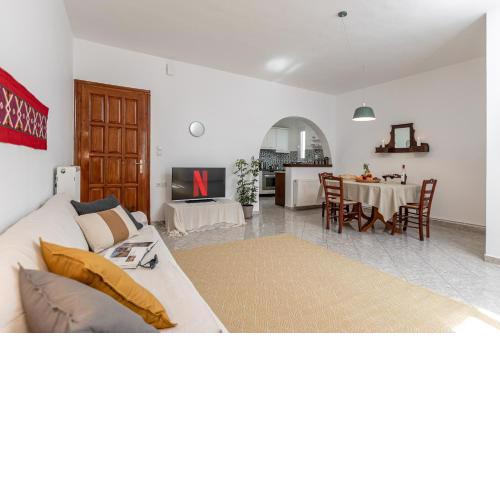 Apiranthos House in traditional village Queen size