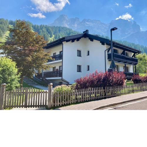 Appartamento a San Cassiano nel cuore dell'Alta Val Badia in confortevole Residence a pochi passi dalla Bidonvia Sorega