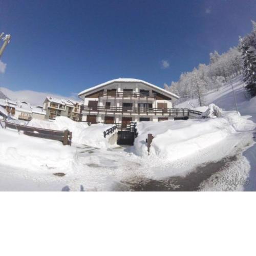 Appartamento affacciato sulle piste da sci!