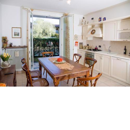 Appartamento con giardino e parcheggio privato