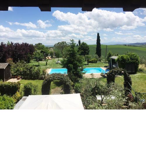 Appartamento con Piscina e Giardino a Siena