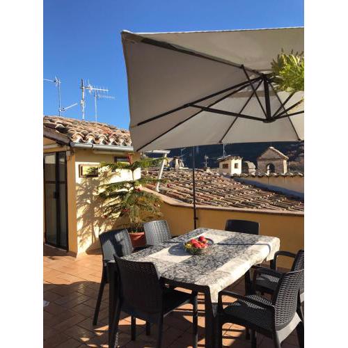 Appartamento con terrazza in Via Campo dei Fiori