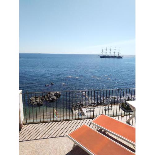 Appartamento con terrazzo sul mare Teocle