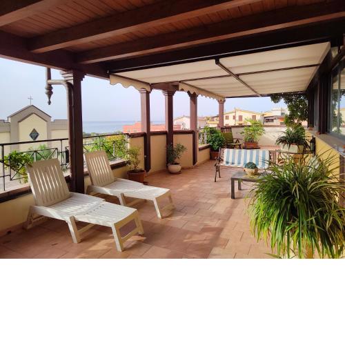"Appartamento del Mare Gliaca" con vista Isole Eolie,ampia terrazza,wifi e parcheggio gratuito