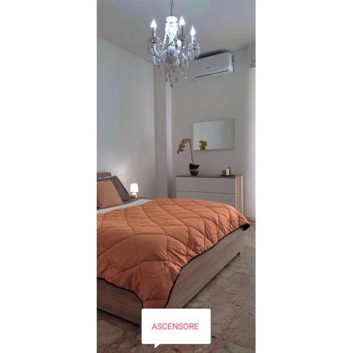 APPARTAMENTO DELIZIOSO CON TERRAZZO IN CENTRO-DELICIOUS APARTMENT WITH TERRACE