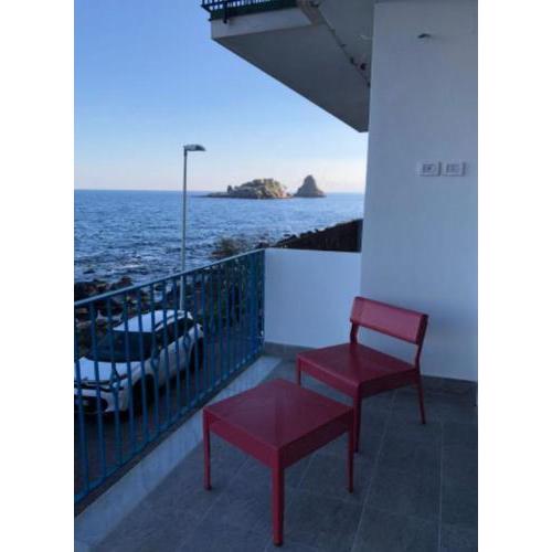 APPARTAMENTO FRONTE MARE ACi TREZZA