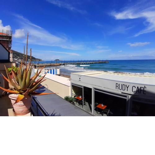 appartamento fronte mare con terrazzo