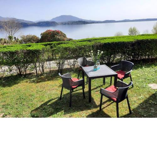 Appartamento GIOIOSA 2 con giardino e vista Lago Maggiore