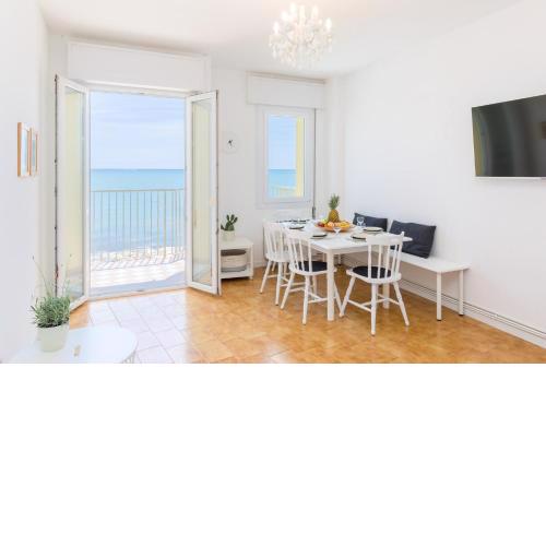 Appartamento in posizione centrale con vista mare e parcheggio