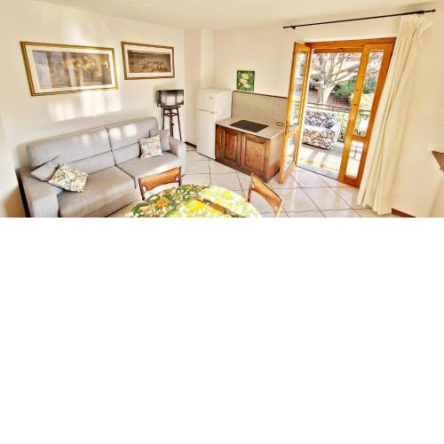 Appartamento in villa Portico Privato e Giardino Apartment in Villa with large porch and garden