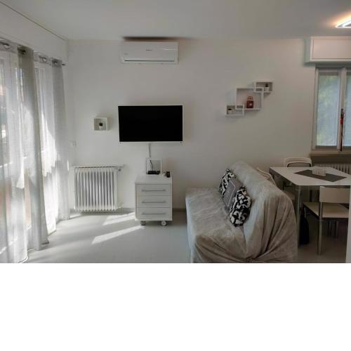 Appartamento Mirabell, FRONTE SPIAGGIA, VISTA MARE CON PARCHEGGIO