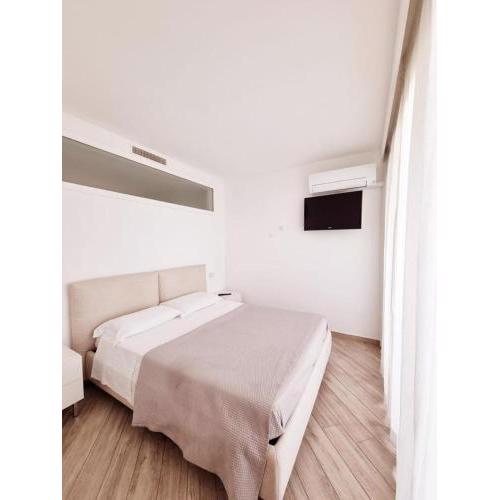 Appartamento ORCHIDEA a Sirmione sul Lago di Garda con piscina, giardino e spiaggia con molo