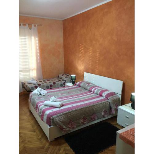 APPARTAMENTO SANTA RITA e FIAT FCA : 7’ da Ospedale MOLINETTE/ POLITECNICO/ PALAalpitour/ CENTRO CITTA’ in TRAM n.10 sotto casa (Fermata Corso Cosenza banca UNicredit )