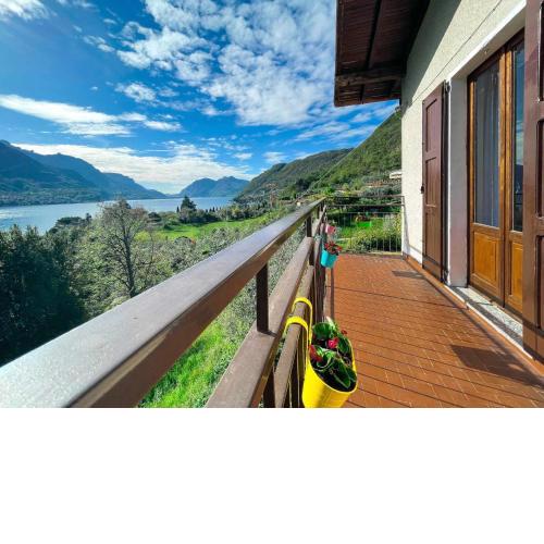Appartamento Tivano balcone con vista lago
