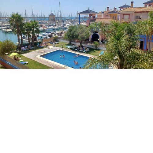 appartement climatisé deux chambres front de mer et piscine