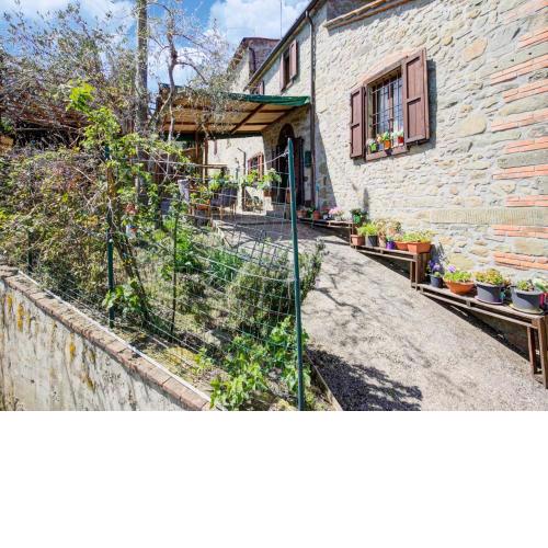 Appealing holiday home in Marliana PT with roofed terrace