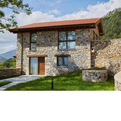 Appealing Holiday Home in Parres Asturias with Garden