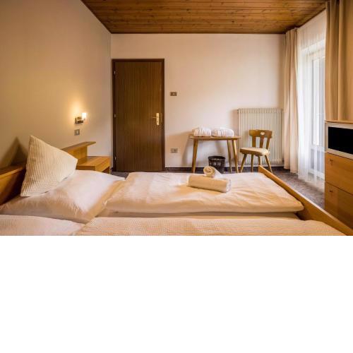 Apt Hofer Silena