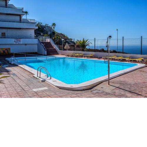 APT with sea view and large swimming pool