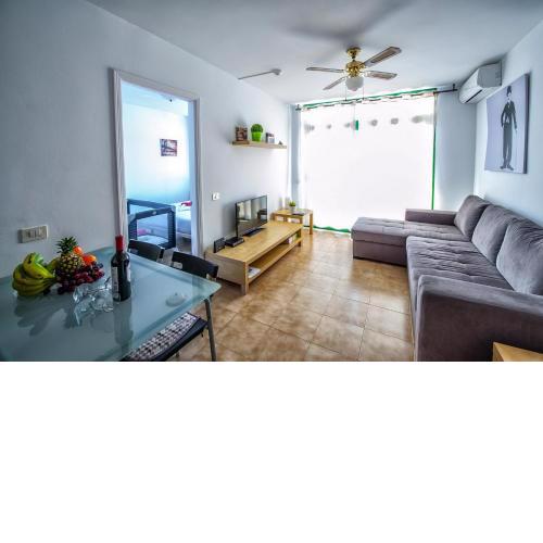 APT with terrace facing Amadores beach
