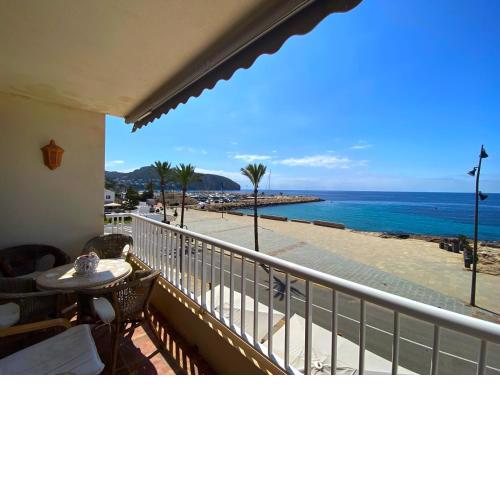 Apto Castillo Moraira Primera línea al mar