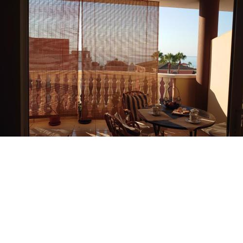 Apto. con wifi, piscina, vistas al mar y parking.
