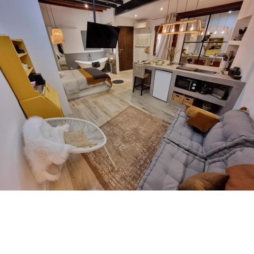 Apto-LOFT SAGRARIO, CON BAÑERA