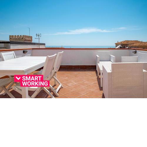 Aquamarine apartment with terrace by Wonderful Italy