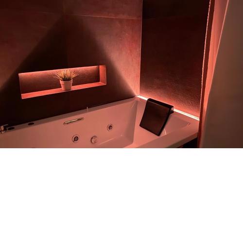 AQUAROOMS Luxury Suites