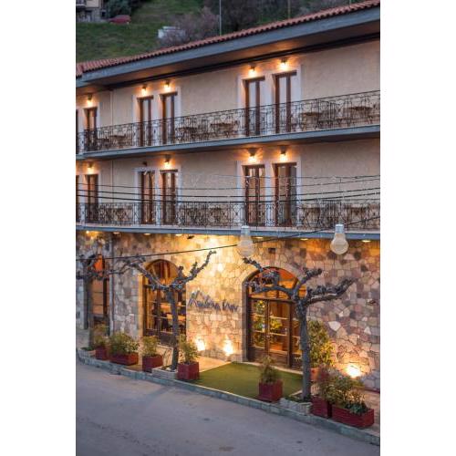 Arahova Inn Hotel