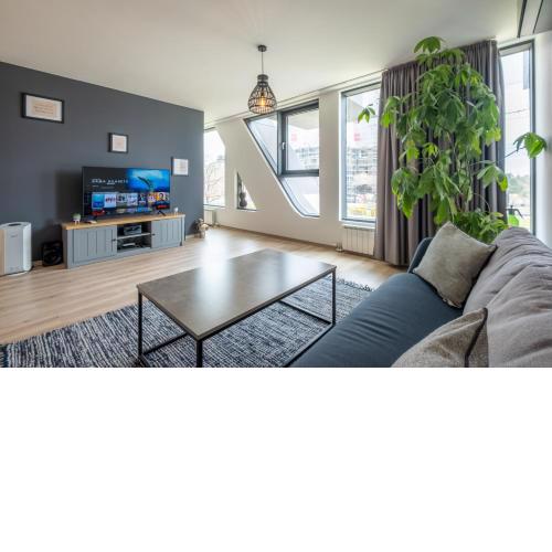 Arcadia Apartment, Park and Parking