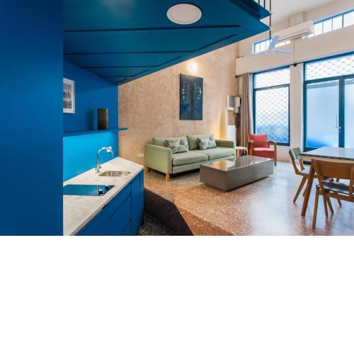 Architect designed studio (EP7L). Green roof top!