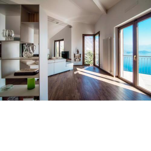Argegno Wonderful View - by MyHomeInComo