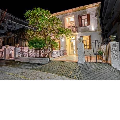 Arhondiko Apartment VS Rhodes Town