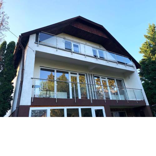 Ari Villa Révfülöp