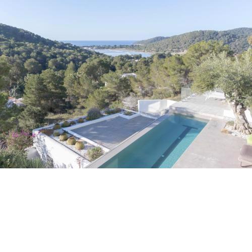 Aria Salinas - Breathtaking Sea and Mountain Views