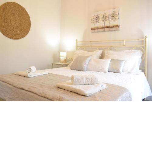 Ariadne & Theseus Apartments