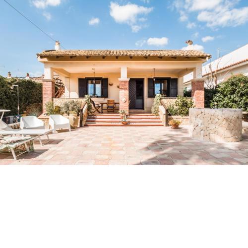 Arianna's house with sea view, parking and wi-fi