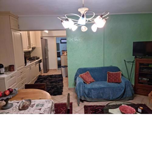Ari's apartment