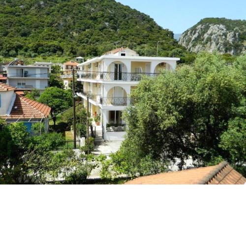 ARISTON APARTMENTS