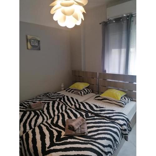 Aristotelous 1 min supercentral Mini studio- renewed with brand new professional orthopedic mattresses