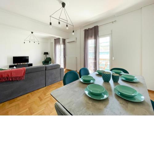 Aristotelous Sunny 118sqm apt in Viktoria