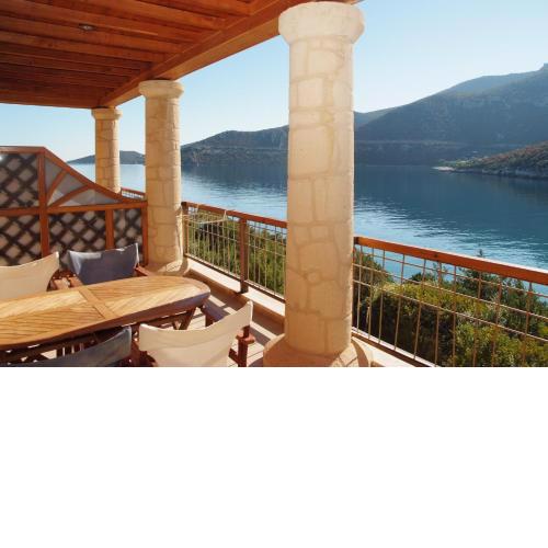 Arkadia-Breathtaking sea & mountain view-Just on the beach